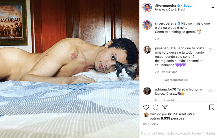 O famoso ator da Globo, Silvero Pereira deixou os seus seguidores de babando ao aparecer completamente pelado nas redes sociais (Foto: Reprodução/Instagram) O famoso ator da Globo, Silvero Pereira deixou os seus seguidores de babando ao aparecer completamente pelado nas redes sociais (Foto: Reprodução/Instagram)