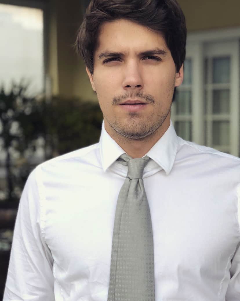 Eric Surita choca os fãs com beleza exibida em fotos (Imagem: Reprodução) Eric Surita choca os fãs com beleza exibida em fotos (Imagem: Reprodução)