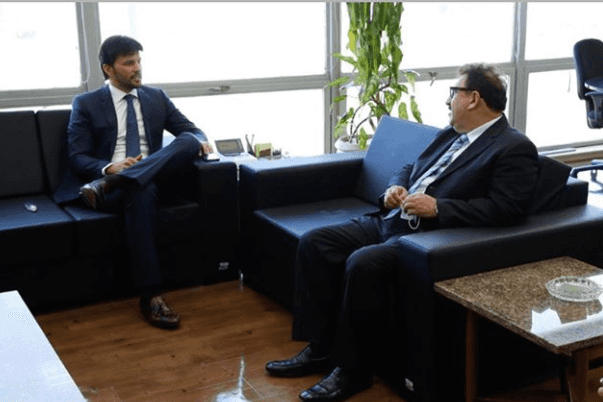 Ratinho em reunião com Fábio Faria, genro de Silvio Santos (Foto: Reprodução) Ratinho em reunião com Fábio Faria, genro de Silvio Santos (Foto: Reprodução)
