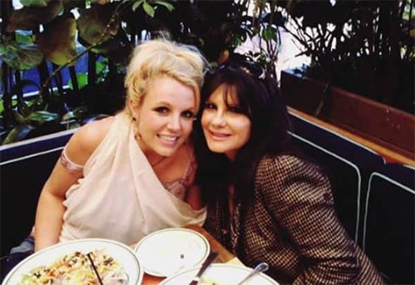 Britney Spears e mãe (Foto: Reprodução) Britney Spears e mãe (Foto: Reprodução)