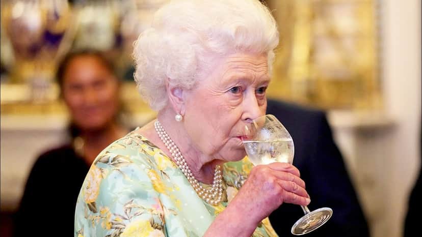 Rainha Elizabeth II lança própria marca de gin (Foto: Reprodução) Rainha Elizabeth II lança própria marca de gin (Foto: Reprodução)