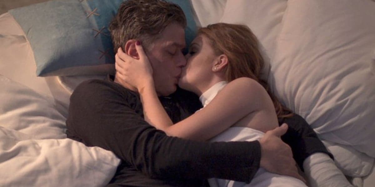 Arthur (Fábio Assunção) e Eliza (Marina Ruy Barbosa) transam em Totalmente Demais (Foto: Reprodução/Globo) Arthur (Fábio Assunção) e Eliza (Marina Ruy Barbosa) transam em Totalmente Demais (Foto: Reprodução/Globo)
