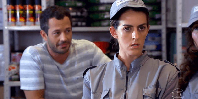 Fabrícia (Luciana Paes) é transexual em Fina Estampa; personagem terá segredo revelado para Griselda (Lilia Cabral) (Foto: Reprodução/Globo) Fabrícia (Luciana Paes) é transexual em Fina Estampa; personagem terá segredo revelado para Griselda (Lilia Cabral) (Foto: Reprodução/Globo)