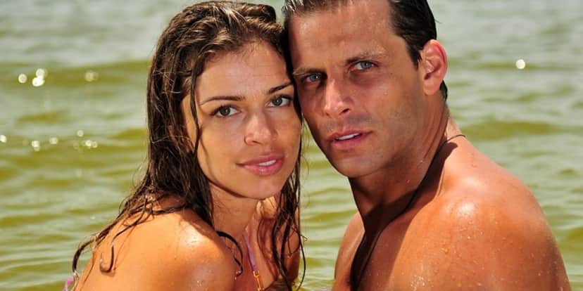 Grazi Massafera (Ester) e Henri Castelli (Cassiano) em Flor do Caribe; reprise da novela teve data de estreia alterada (Foto: Globo/João Miguel Junior) Grazi Massafera (Ester) e Henri Castelli (Cassiano) em Flor do Caribe; reprise da novela teve data de estreia alterada (Foto: Globo/João Miguel Junior)