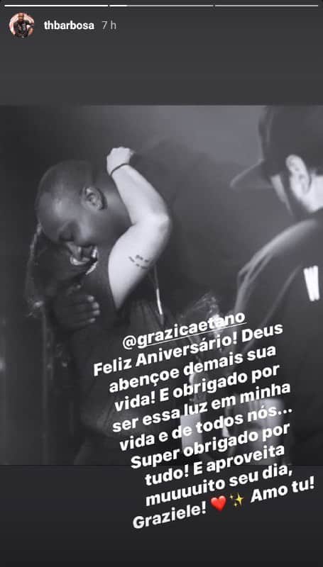 Thiaguinho surgiu se declarando para uma mulher (Foto: Reprodução) Thiaguinho surgiu se declarando para uma mulher (Foto: Reprodução)