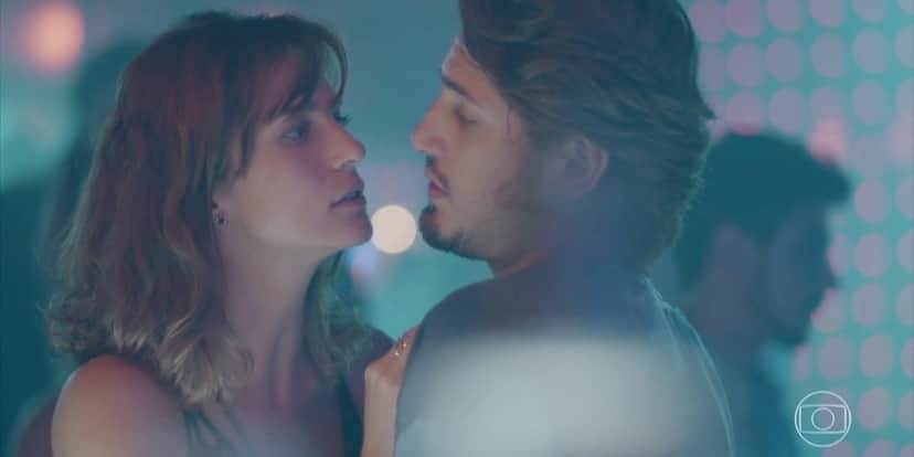Sofia (Priscila Steinman) vai torturar Rafael (Daniel Rocha) com cena de beijo em Totalmente Demais (Foto: Reprodução/Globo) Sofia (Priscila Steinman) vai torturar Rafael (Daniel Rocha) com cena de beijo em Totalmente Demais (Foto: Reprodução/Globo)