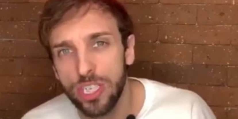 Léo Lins foi obrigado a pedir desculpas pelo SBT a comunidade autista (Foto: Reprodução) Léo Lins foi obrigado a pedir desculpas pelo SBT a comunidade autista (Foto: Reprodução)