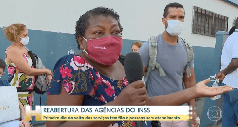 População reclama sobre falta de assistência no INSS (Foto: Reprodução/ Globoplay) População reclama sobre falta de assistência no INSS (Foto: Reprodução/ Globoplay)