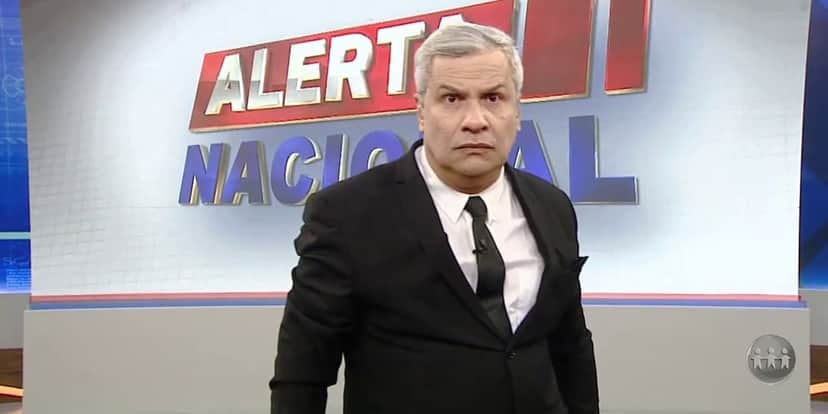 Sikêra Jr caiu ao vivo durante programa na RedeTV (Foto: Reprodução) Sikêra Jr caiu ao vivo durante programa na RedeTV (Foto: Reprodução)
