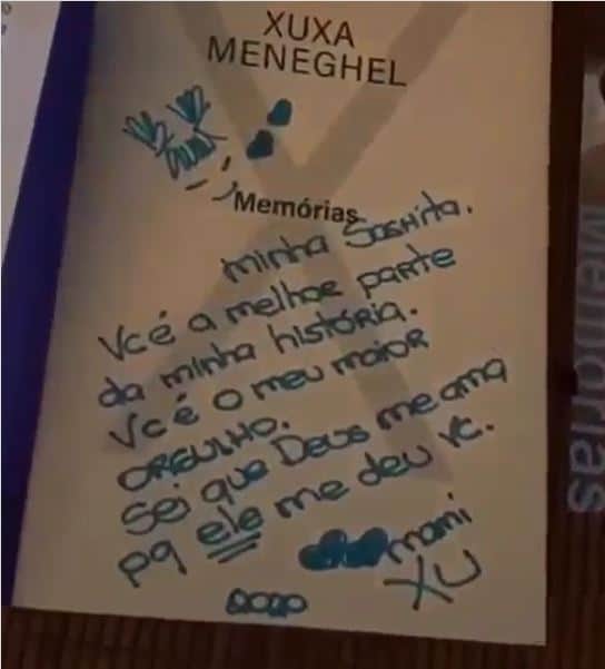 Sasha rece dedicatória de Xuxa (Foto: Reprodução) Sasha rece dedicatória de Xuxa (Foto: Reprodução)