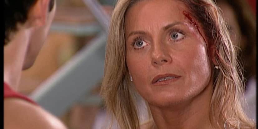 Vera Fischer (Helena) em cena de Laços de Família; reestreia da novela teve alta audiência no Vale a Pena Ver de Novo (Foto: Reprodução/Globo) Vera Fischer (Helena) em cena de Laços de Família; reestreia da novela teve alta audiência no Vale a Pena Ver de Novo (Foto: Reprodução/Globo)