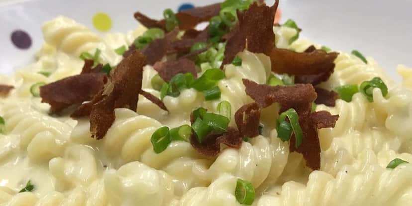 Macarrão com queijo de micro-ondas feito por Ana Maria Braga (Foto: Reprodução) Macarrão com queijo de micro-ondas feito por Ana Maria Braga (Foto: Reprodução)