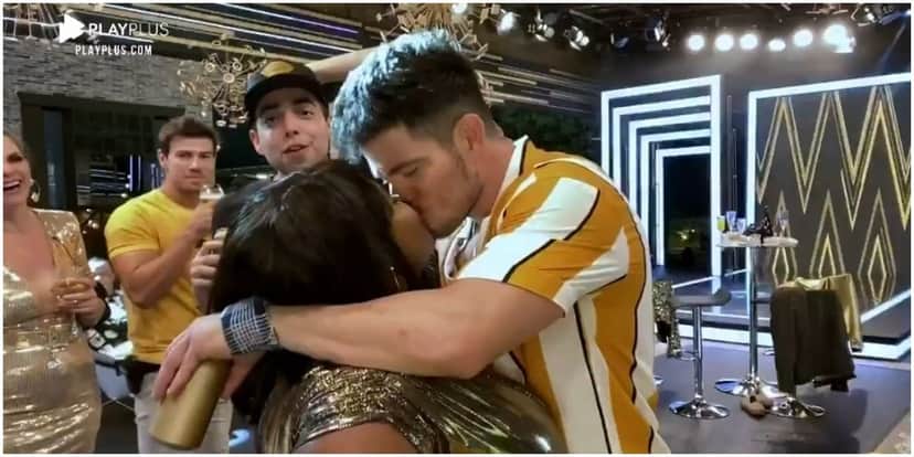 Jojo Todynho e JP Gadelha deram um verdeiro beijão em A Fazenda 12 (Foto: Reprodução) Jojo Todynho e JP Gadelha deram um verdeiro beijão em A Fazenda 12 (Foto: Reprodução)