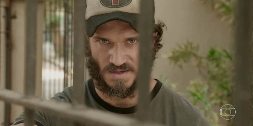 Dino (Paulo Rocha) prometerá se vingar de Eliza (Marina Ruy Barbosa) após armadilha em Totalmente Demais (Foto: Reprodução/Globo) Dino (Paulo Rocha) prometerá se vingar de Eliza (Marina Ruy Barbosa) após armadilha em Totalmente Demais (Foto: Reprodução/Globo)
