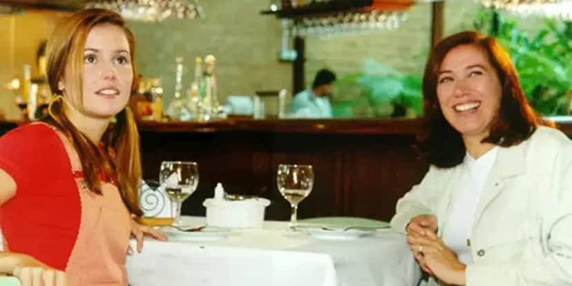 Íris (Deborah Secco) e Ingrid (Lilia Cabral) em Laços de Família - Foto: Reprodução Íris (Deborah Secco) e Ingrid (Lilia Cabral) em Laços de Família - Foto: Reprodução