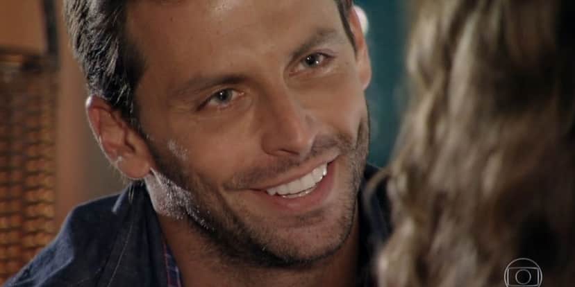 Cassiano sorri em cena da novela Flor do Caribe Cassiano sorri em cena da novela Flor do Caribe
