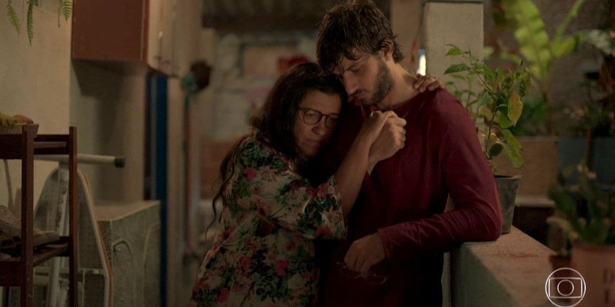 Lurdes abraça Danilo Lurdes abraça Danilo