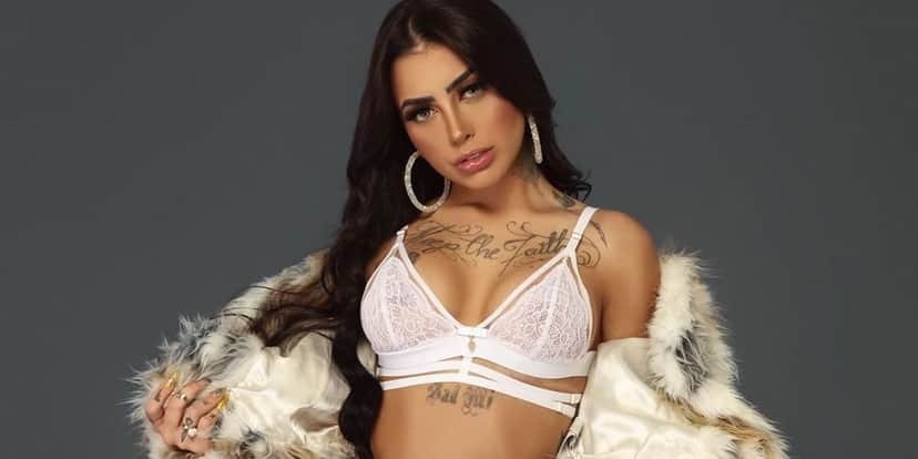Mc Mirella foi flagrada em um site para garotas de programa (Foto: reprodução) Mc Mirella foi flagrada em um site para garotas de programa (Foto: reprodução)