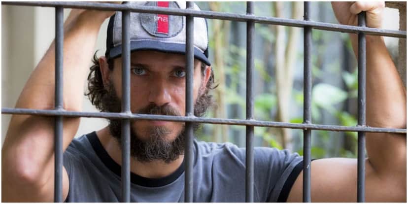 Dino é preso na novela das 19h, Totalmente Demais - Foto: Reprodução Dino é preso na novela das 19h, Totalmente Demais - Foto: Reprodução