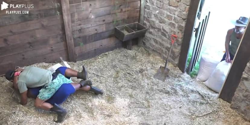 Jojo e Mariano em cena de 'sexo explícito' em A Fazenda 12 (Foto: Reprodução) Jojo e Mariano em cena de 'sexo explícito' em A Fazenda 12 (Foto: Reprodução)