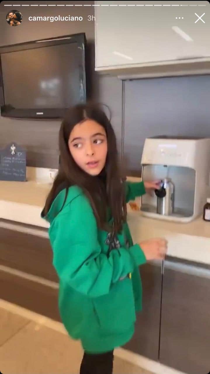 Família de sertanejo passa dia fazendo bolo caseiro (Reprodução: Instagram) Família de sertanejo passa dia fazendo bolo caseiro (Reprodução: Instagram)