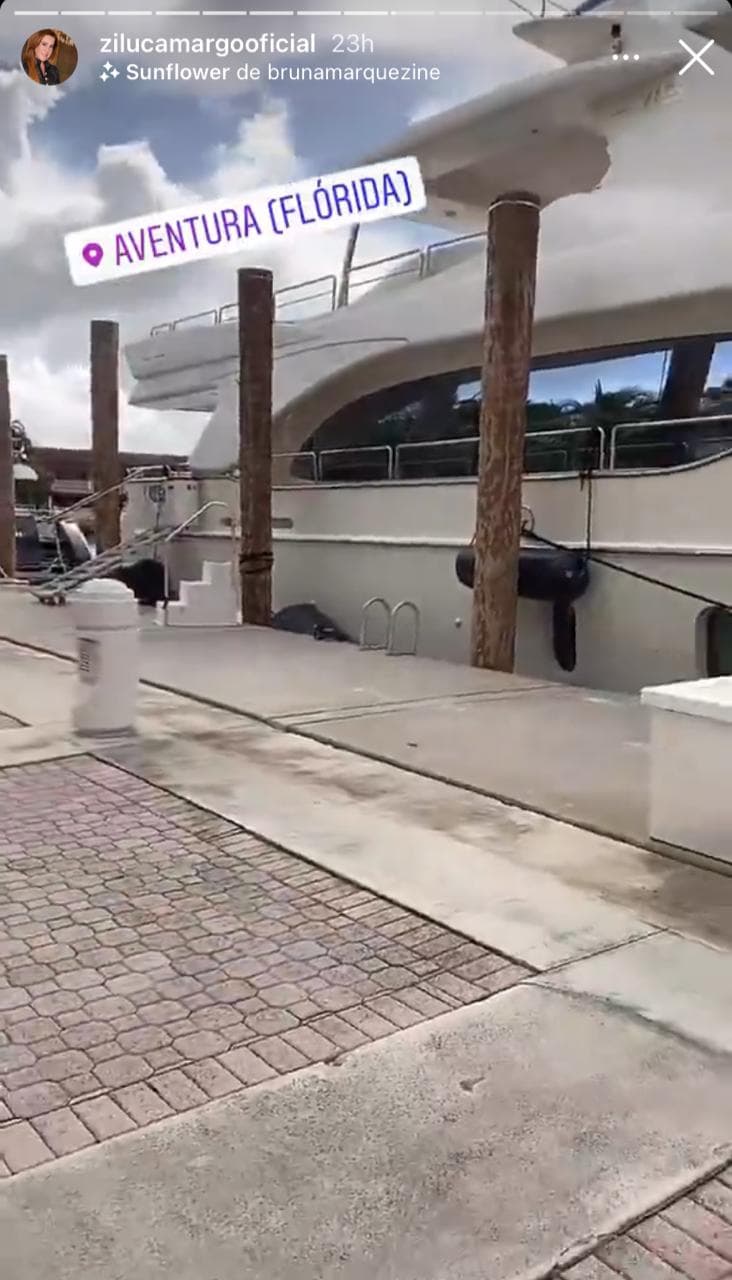 Socialite aparece durante passeio e brinca sobre seus iates (Reprodução) Socialite aparece durante passeio e brinca sobre seus iates (Reprodução)