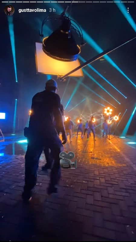Gusttavo Lima apareceu rodeado de vários bailarinos (Foto: Reprodução/ Instagram) Gusttavo Lima apareceu rodeado de vários bailarinos (Foto: Reprodução/ Instagram)