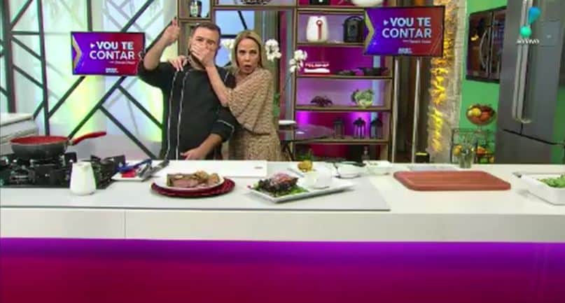 Claudete Troiano tampou a boca de um cozinheiro (Foto: Reprodução/RedeTV!) Claudete Troiano tampou a boca de um cozinheiro (Foto: Reprodução/RedeTV!)