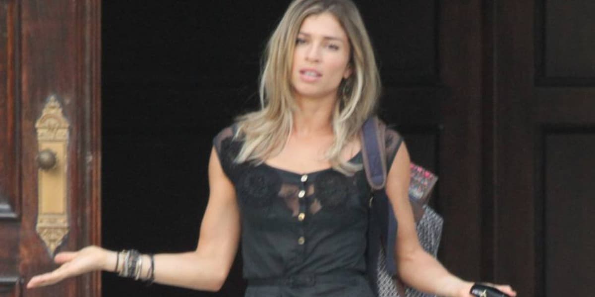 Grazi Massafera no dia que foi abordada pelos paparazzi (Foto: AgNews) Grazi Massafera no dia que foi abordada pelos paparazzi (Foto: AgNews)