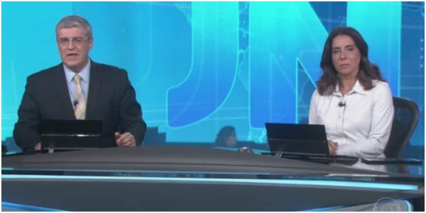 Jornal Nacional exibiu cena de mulher mostrando os seios ao vivo (Foto: Reprodução) Jornal Nacional exibiu cena de mulher mostrando os seios ao vivo (Foto: Reprodução)