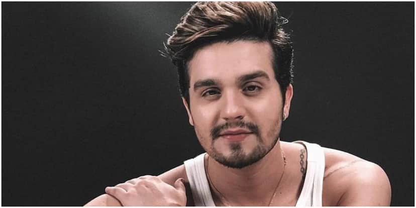 Luan Santana desaba em live com os fãs (Foto: Reprodução) Luan Santana desaba em live com os fãs (Foto: Reprodução)