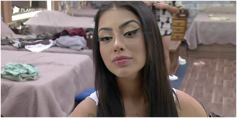 Mirella faz proposta indecente para Raissa e bomba nas redes sociais (Foto: Reprodução) Mirella faz proposta indecente para Raissa e bomba nas redes sociais (Foto: Reprodução)