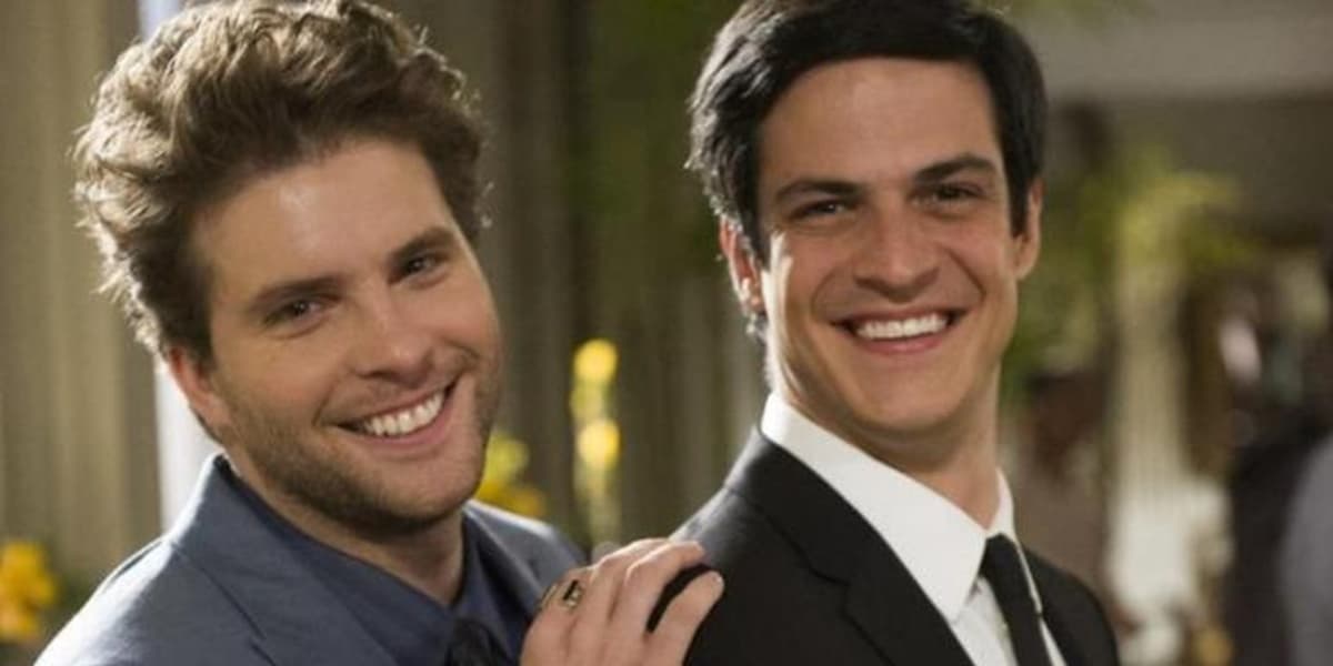 Gay? Thiago Fragoso é flagrado aos beijos com famoso da Globo e entrega tudo em entrevista: "Juntos" Gay? Thiago Fragoso é flagrado aos beijos com famoso da Globo e entrega tudo em entrevista: "Juntos"
