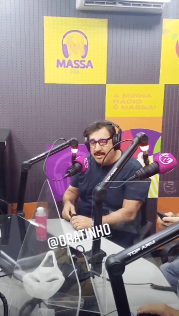 Ratinho grava programa de rádio nesta terça-feira, 1 (Reprodução) Ratinho grava programa de rádio nesta terça-feira, 1 (Reprodução)