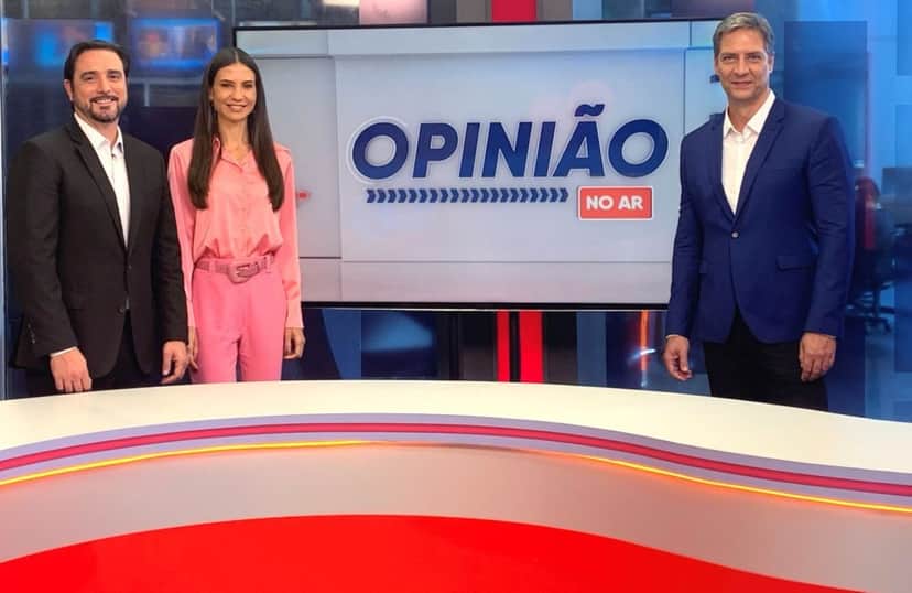 Ernesto Lacombe comanda o programa Opinião no ar na RedeTV! (Foto: Divulgação) Ernesto Lacombe comanda o programa Opinião no ar na RedeTV! (Foto: Divulgação)