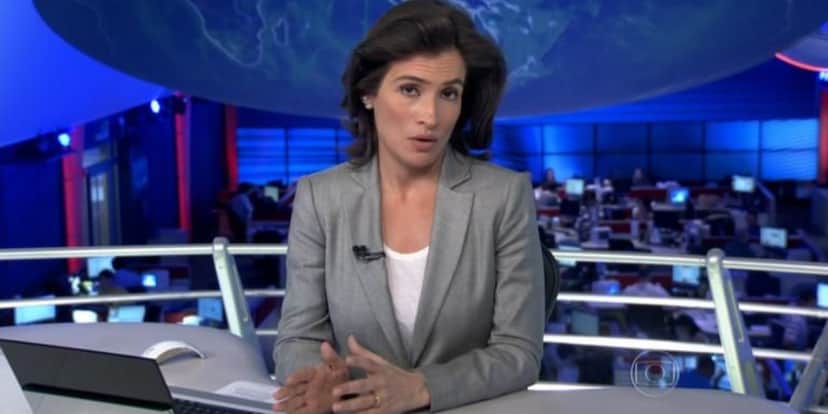 Renata Vasconcellos comanda o "Jornal Nacional" com William Bonner (Foto: Reprodução/TV Globo) Renata Vasconcellos comanda o "Jornal Nacional" com William Bonner (Foto: Reprodução/TV Globo)