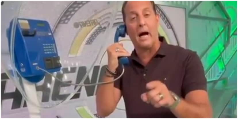 SBT se vinga da Globo com BigFone - Foto: Reprodução SBT se vinga da Globo com BigFone - Foto: Reprodução