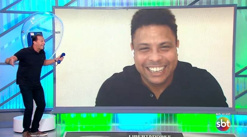 Quem estava do outro lado da linha era Ronaldo Fenômeno na Libertadores (Foto: Reprodução) Quem estava do outro lado da linha era Ronaldo Fenômeno na Libertadores (Foto: Reprodução)