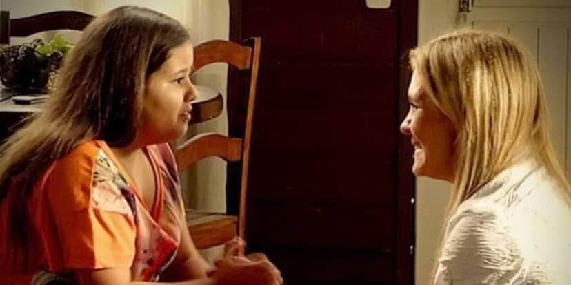 Karol Lannes relembra apoio de Adriana Esteves durante gravações de Avenida Brasil - Foto: Reprodução/Globo Karol Lannes relembra apoio de Adriana Esteves durante gravações de Avenida Brasil - Foto: Reprodução/Globo