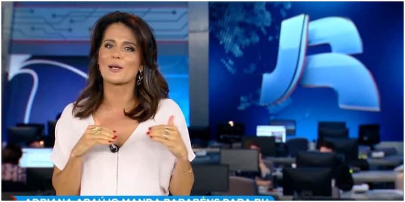Adriana Araújo foi tirada recentemente do Jornal da Record - Foto: Reprodução Adriana Araújo foi tirada recentemente do Jornal da Record - Foto: Reprodução