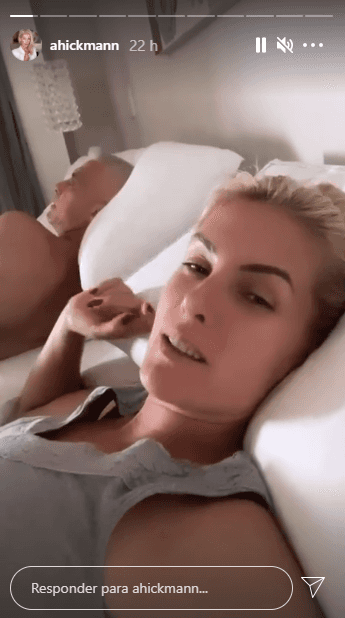 Ana Hickmann na cama com Alexandre Correa, seu marido (Foto: Reprodução) Ana Hickmann na cama com Alexandre Correa, seu marido (Foto: Reprodução)