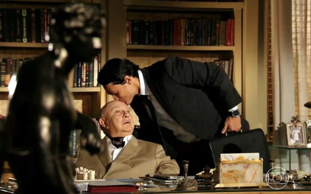 Hélio será o novo queridinho de Dionísio após encomendar cabeça de Samuel (Foto: Reprodução/ TV Globo) Hélio será o novo queridinho de Dionísio após encomendar cabeça de Samuel (Foto: Reprodução/ TV Globo)