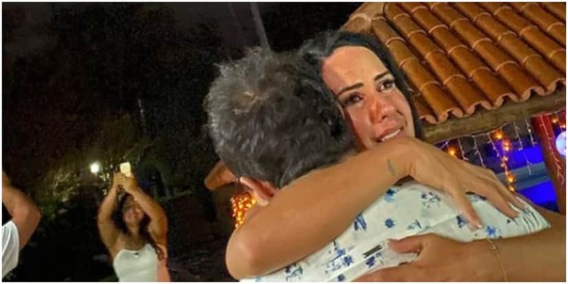 Graciele Lacerda se emocionou e chorou muito nos braços de Zezé Di Camargo (Foto: Reprodução) Graciele Lacerda se emocionou e chorou muito nos braços de Zezé Di Camargo (Foto: Reprodução)