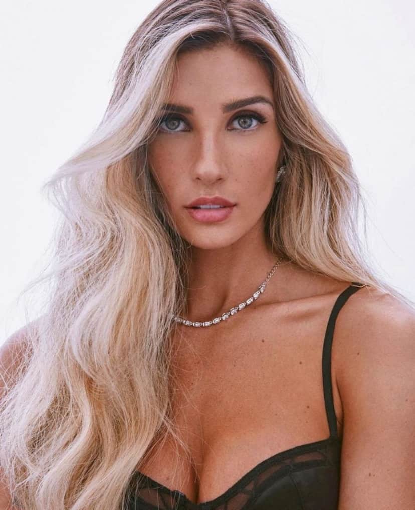 Aline Gotschalg abriu o jogo Aline Gotschalg abriu o jogo