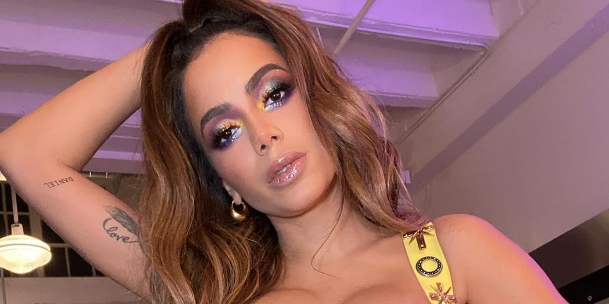 Lipe Ribeiro tenta beijar Anitta em reality e cantora recusa - Foto: Reprodução/Instagram Lipe Ribeiro tenta beijar Anitta em reality e cantora recusa - Foto: Reprodução/Instagram
