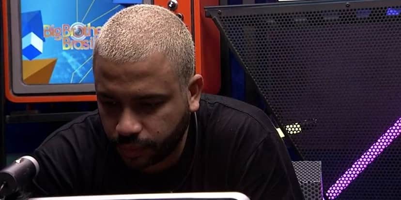 Projota ficou revoltado ao ter que fazer Raio-X no BBB21 (Foto: Reprodução) Projota ficou revoltado ao ter que fazer Raio-X no BBB21 (Foto: Reprodução)