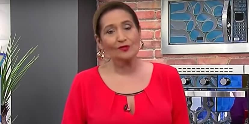 Sonia Abrão resolveu mostrar ser amiga próxima de Ratinho, apresentador do SBT (Foto: Reprodução / RedeTV!) Sonia Abrão resolveu mostrar ser amiga próxima de Ratinho, apresentador do SBT (Foto: Reprodução / RedeTV!)