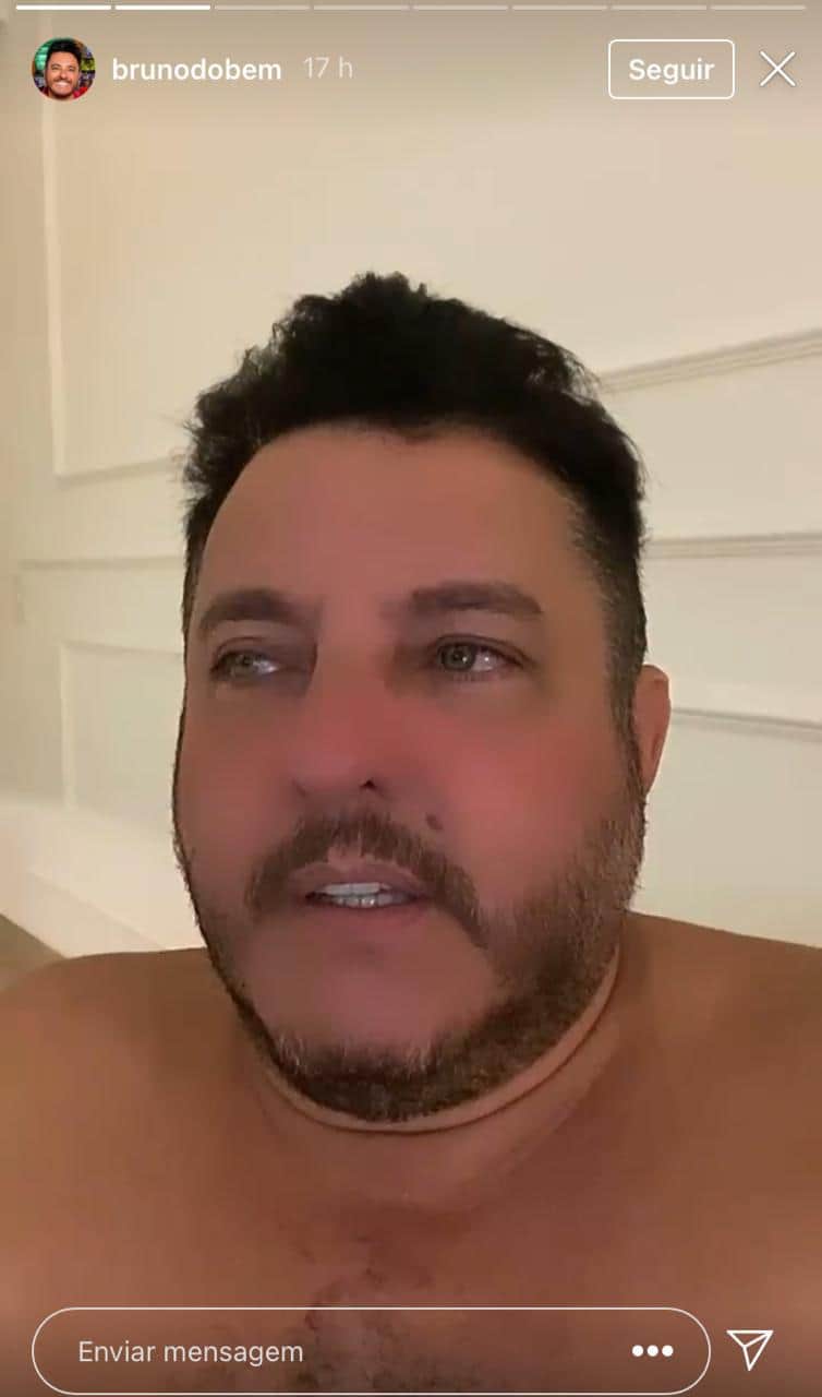 Marrone surge com rosto "deformado" por filtro e faz anúncio (Reprodução) Marrone surge com rosto "deformado" por filtro e faz anúncio (Reprodução)