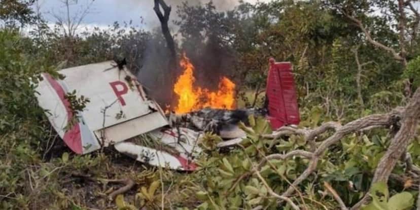 Avião caiu e deixou dois mortos no Mato Grosso (Foto: Reprodução) Avião caiu e deixou dois mortos no Mato Grosso (Foto: Reprodução)
