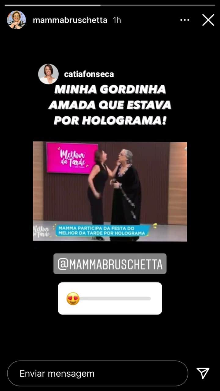 Mamma Bruschetta surgiu no palco do "Melhor da Tarde" em forma de holograma (Foto: Reprodução/Instagram) Mamma Bruschetta surgiu no palco do "Melhor da Tarde" em forma de holograma (Foto: Reprodução/Instagram)
